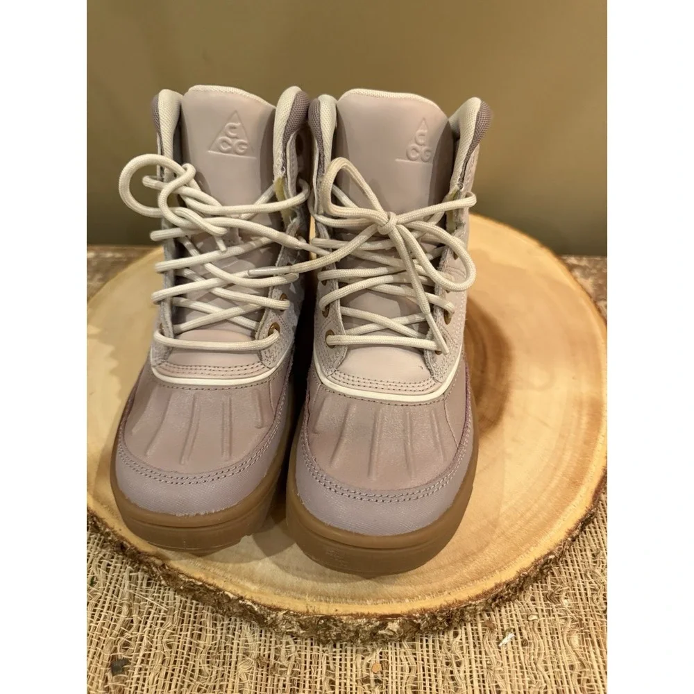 NIKE Youth Kids WOODSIDE 2 HIGH Waterproof Boots Platinum Violet (HF0767 200) 1Y